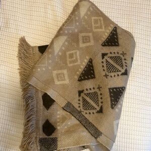 Elegant Geometric Patterned Sweater/Scarf Beige and Black